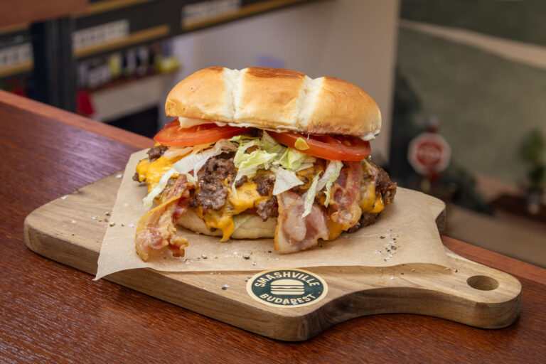 Húsos burger Budapestben, Smashville étteremben.